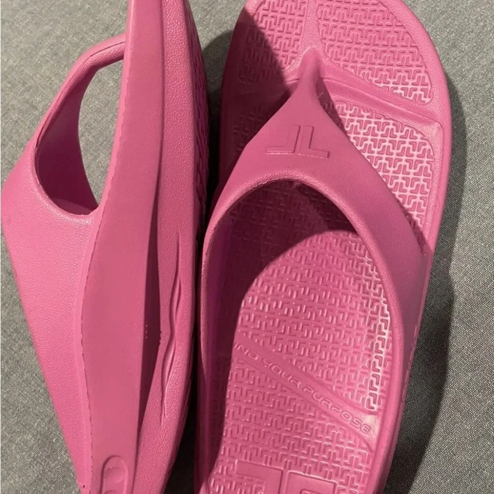 Telic Energy flip flops, size Medium, Forbidden Fuchsia color - Picture 6 of 6